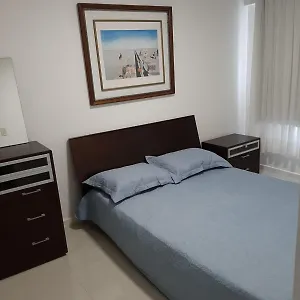  Apartamento Meia - Com Sacada Ampla E Churrasqueira, Proximo A E A Avenida Principal.